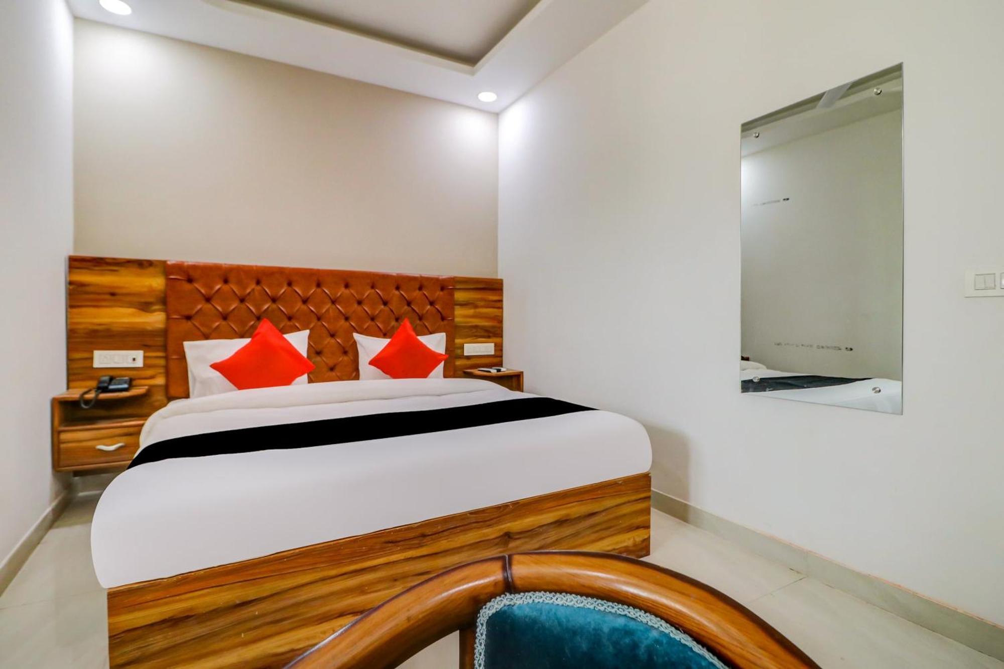 Oyo Flagship 80318 Hotel Sai Plaza Near Indira Gandhi International Airport 新德里 外观 照片