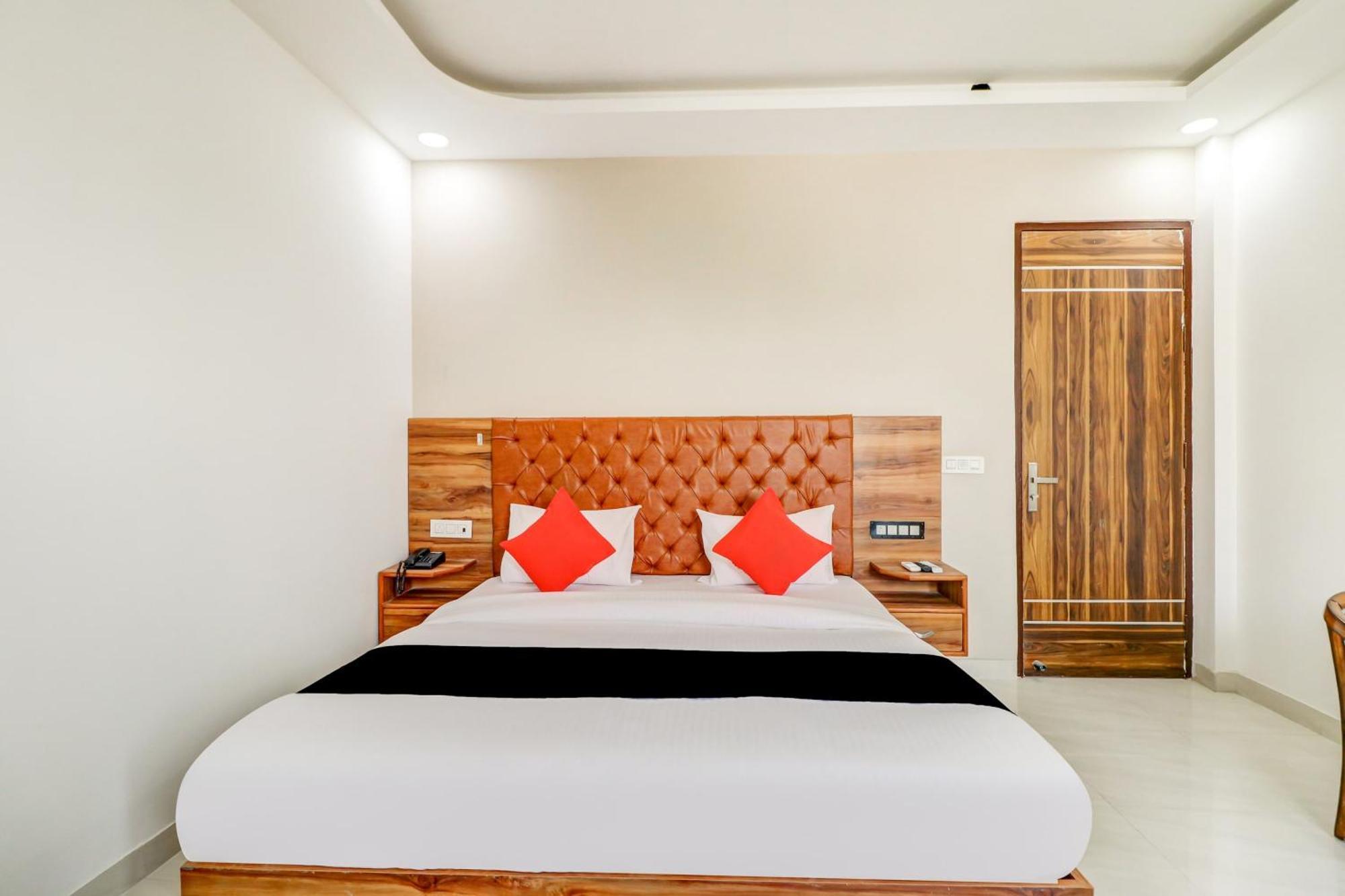Oyo Flagship 80318 Hotel Sai Plaza Near Indira Gandhi International Airport 新德里 外观 照片