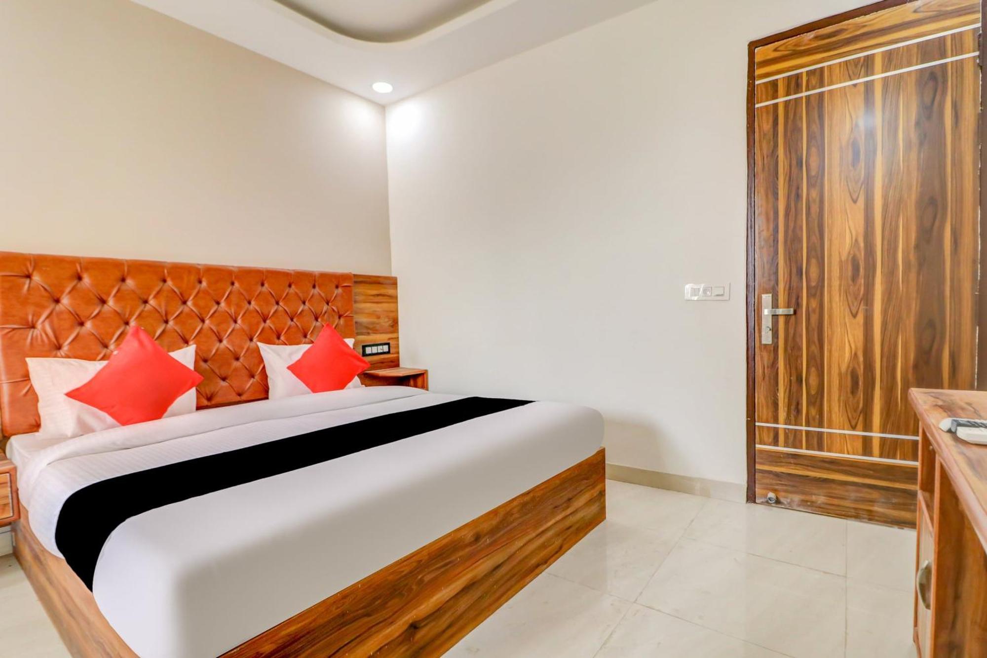 Oyo Flagship 80318 Hotel Sai Plaza Near Indira Gandhi International Airport 新德里 外观 照片